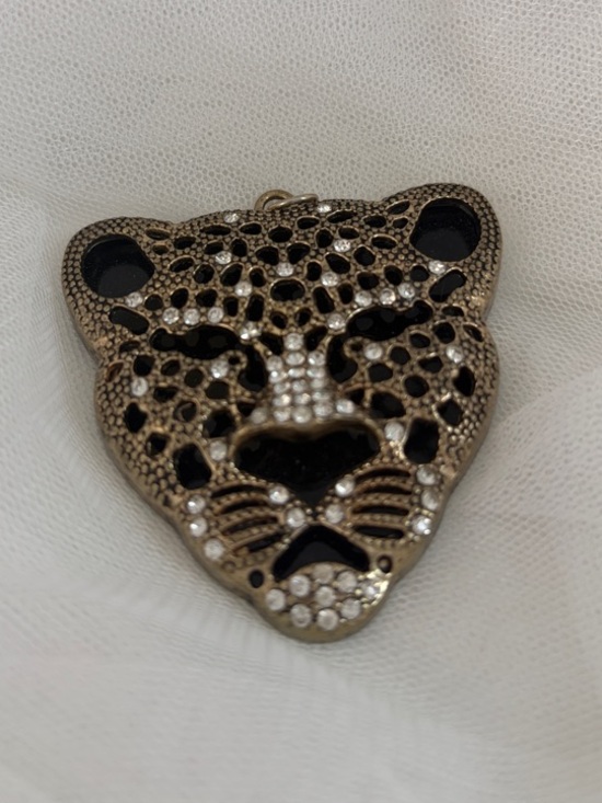 Jewelry - Gorgeous Rhinestone Leopard Pendant Black and Gold